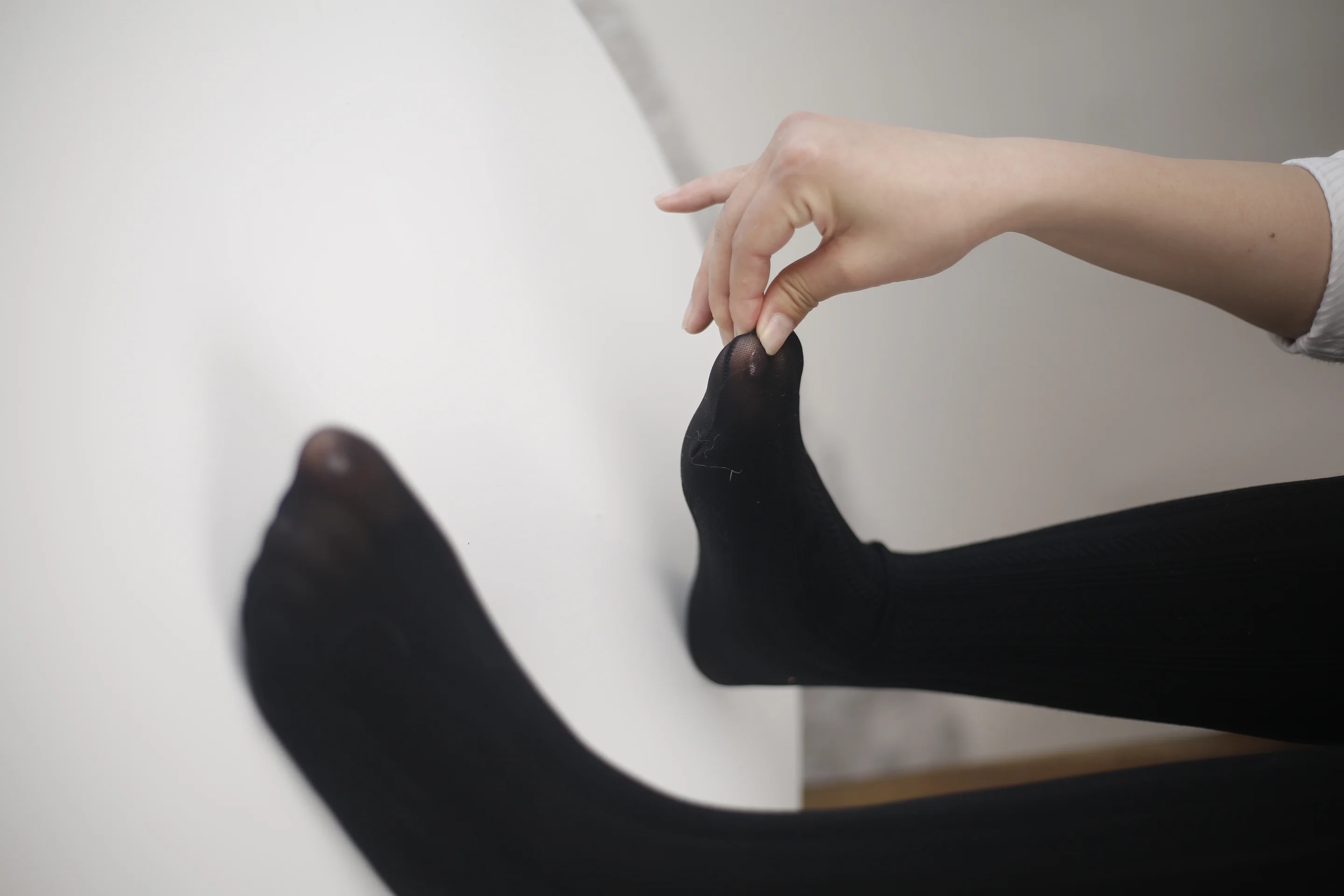 小糖果微甜 – NO.004 厚黑中跟 [43P1V-1.37GB]-玉足圈
